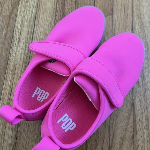 POP Sneakers - Picture 3 of 5